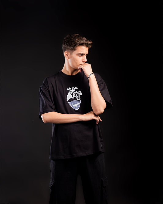 Heart - Black - Oversized T-Shirt